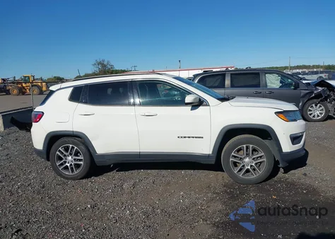 2018 Jeep Compass Latitude 4X4 z USA, uszkodzony, nr VIN 3C4NJDBB3JT483660